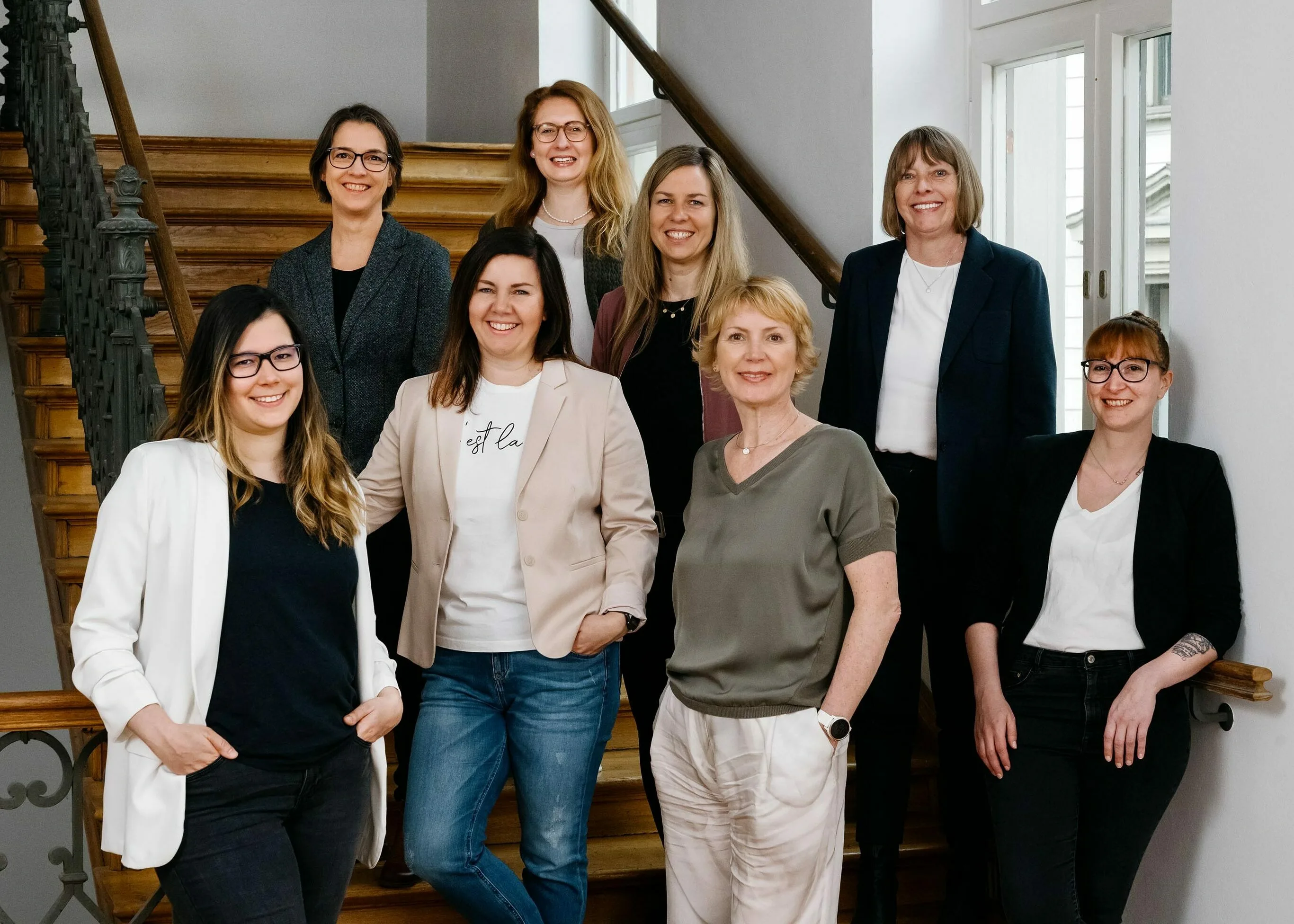 Das Katla Travel Team mit seinen Mitarbeiterinnen